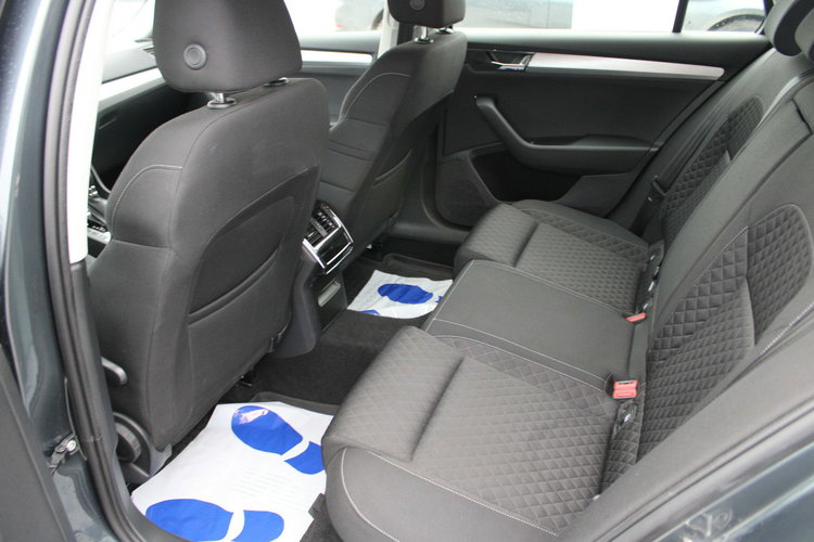 Skoda Superb Ambition DSG Nawigacja netto 69 837 PLN Gwarancja G.Fotele zdjęcie 14