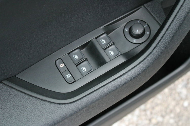 Skoda Superb Ambition DSG Nawigacja netto 69 837 PLN Gwarancja G.Fotele zdjęcie 17