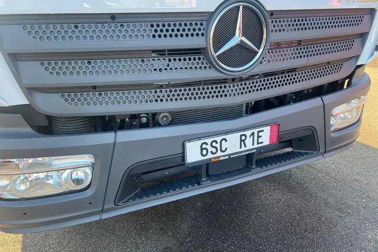 Mercedes 818 zdjęcie 19