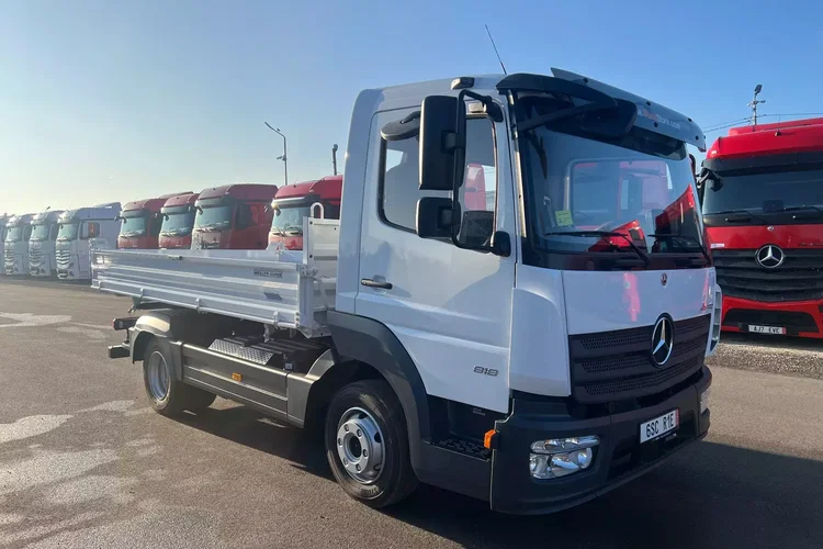 Mercedes 818 zdjęcie 2