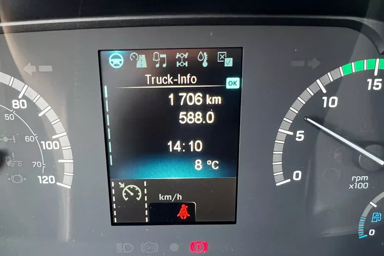 Mercedes 818 zdjęcie 26