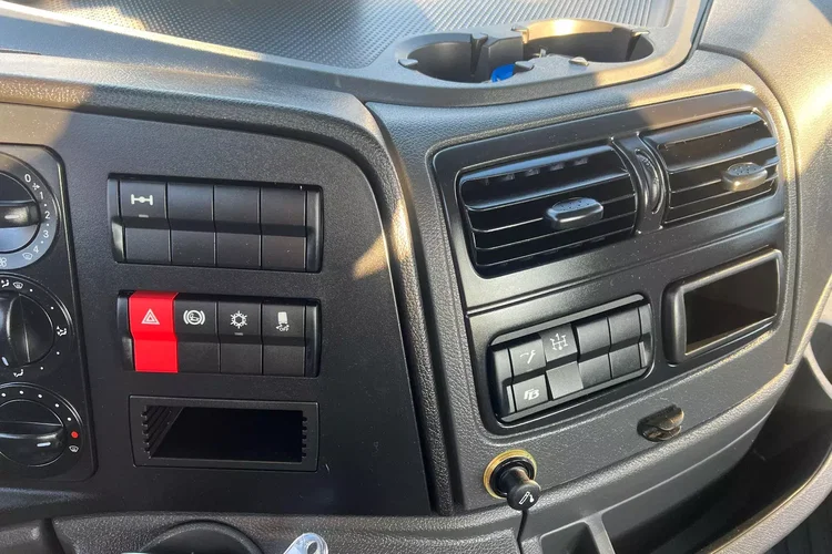 Mercedes 818 zdjęcie 29