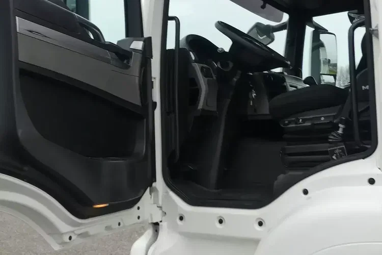 TGS 41.470 / 8x8 / WYWROTKA KH-KIPPER / MANUAL / NISKI PRZEBIEG / zdjęcie 24