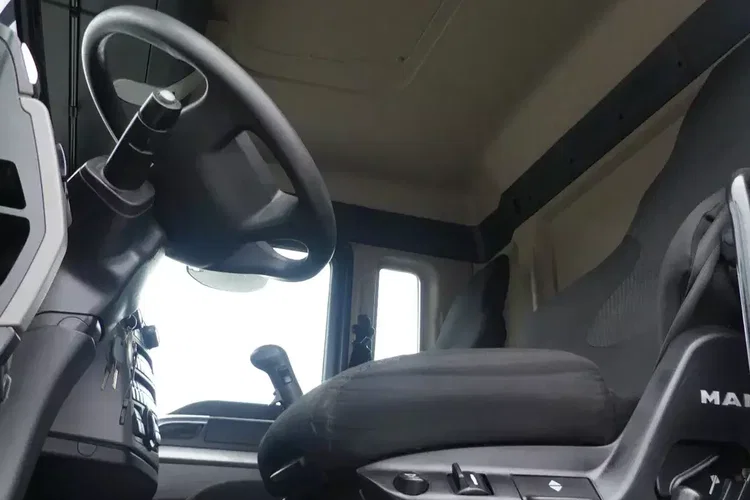 TGS 41.470 / 8x8 / WYWROTKA KH-KIPPER / MANUAL / NISKI PRZEBIEG / zdjęcie 25