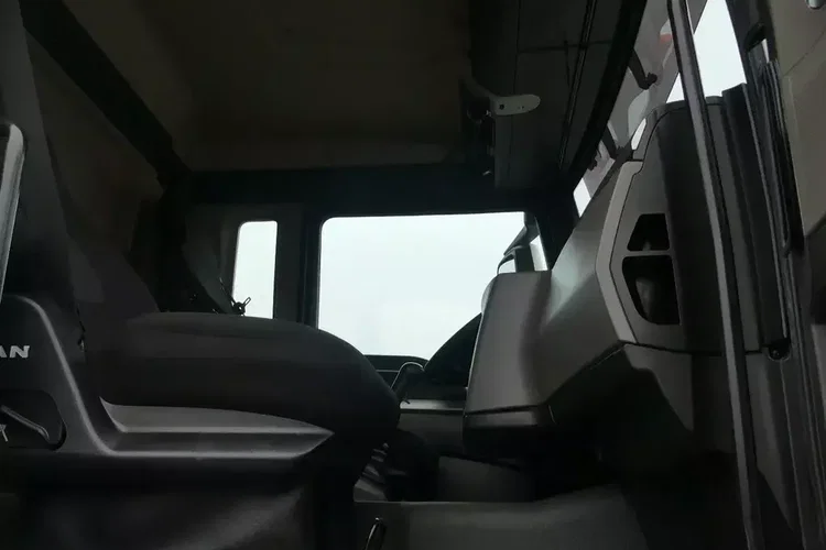 TGS 41.470 / 8x8 / WYWROTKA KH-KIPPER / MANUAL / NISKI PRZEBIEG / zdjęcie 27