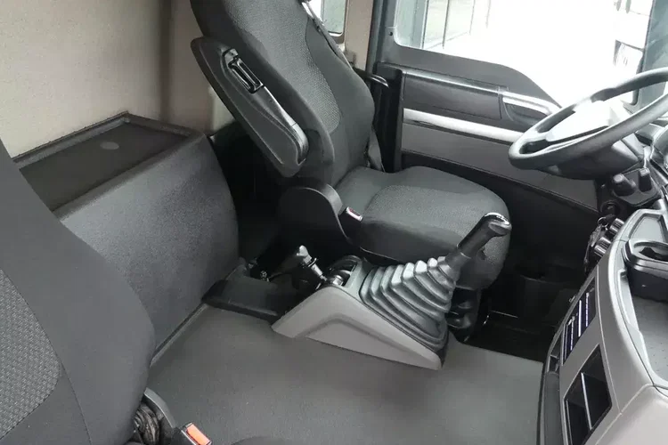 TGS 41.470 / 8x8 / WYWROTKA KH-KIPPER / MANUAL / NISKI PRZEBIEG / zdjęcie 29