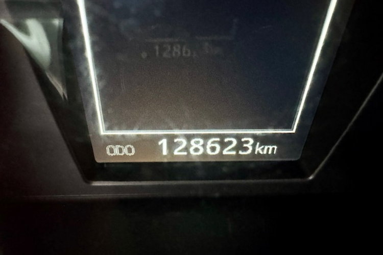 Toyota Hilux / SALON PL / 128 tys.km / 2.4-150KM / 4 x 4 / KLIMA / GWARANCJA zdjęcie 17