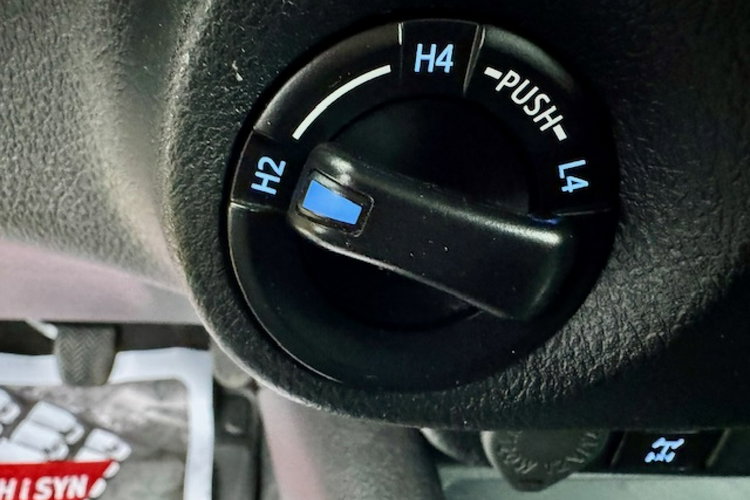 Toyota Hilux / SALON PL / 128 tys.km / 2.4-150KM / 4 x 4 / KLIMA / GWARANCJA zdjęcie 21