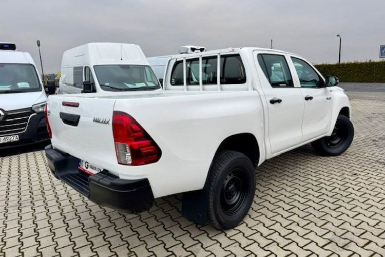 Toyota Hilux / SALON PL / 128 tys.km / 2.4-150KM / 4 x 4 / KLIMA / GWARANCJA zdjęcie 4