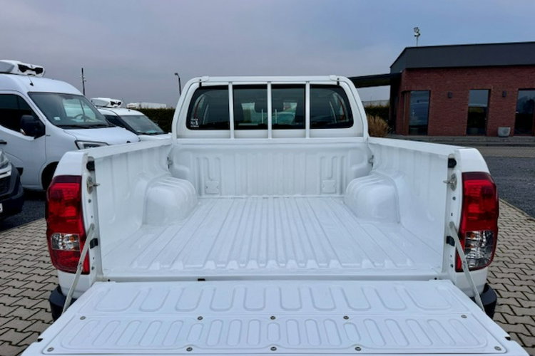Toyota Hilux / SALON PL / 128 tys.km / 2.4-150KM / 4 x 4 / KLIMA / GWARANCJA zdjęcie 6