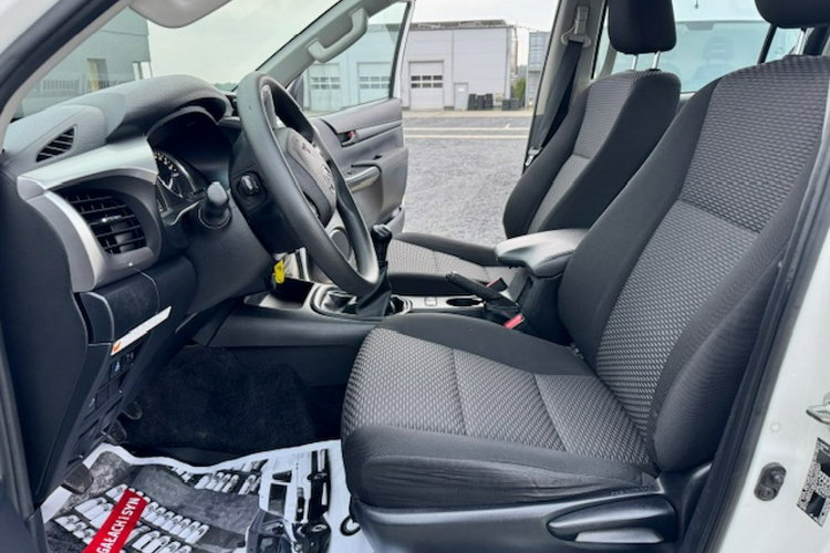 Toyota Hilux / SALON PL / 128 tys.km / 2.4-150KM / 4 x 4 / KLIMA / GWARANCJA zdjęcie 7