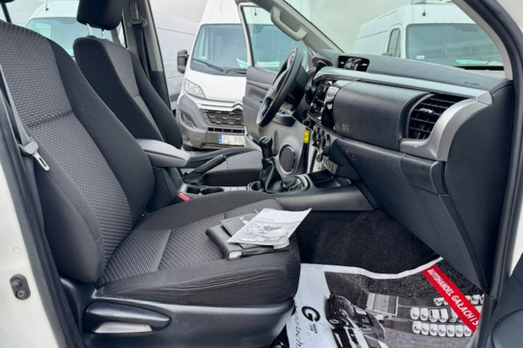 Toyota Hilux / SALON PL / 128 tys.km / 2.4-150KM / 4 x 4 / KLIMA / GWARANCJA zdjęcie 8