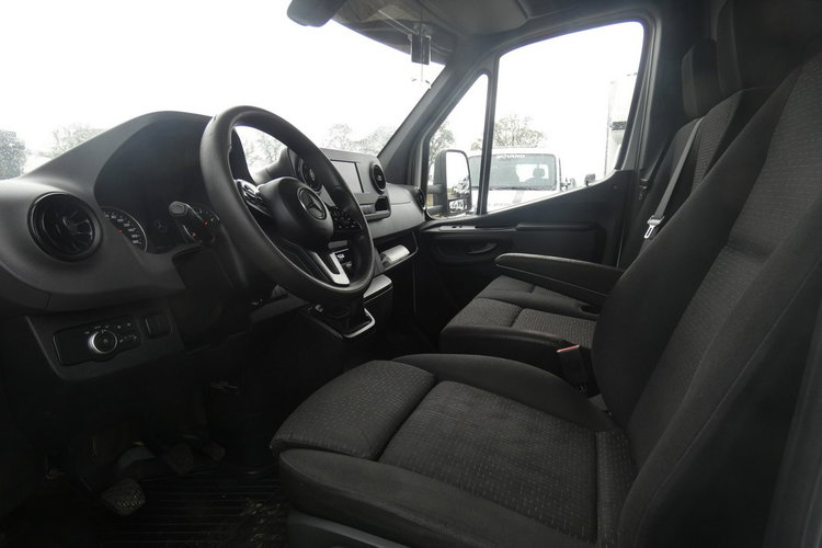 Mercedes Sprinter sprinter autolaweta pomoc drogowa auto pomoc zdjęcie 2