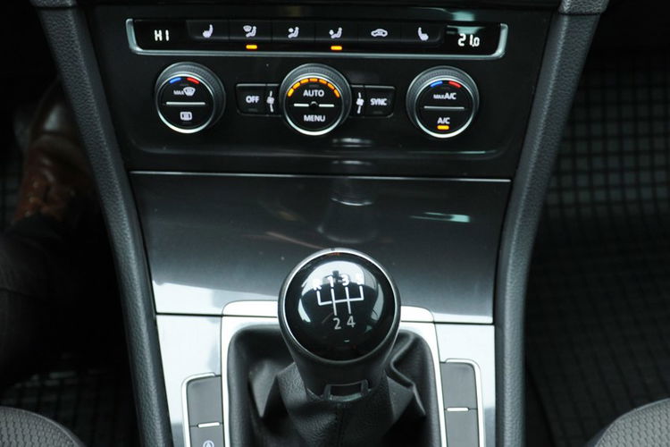 Volkswagen Golf 1.6TDI 115KM Manual-5G Comfortline Czujniki Ledy SalonPL Serwis Gwar. zdjęcie 17