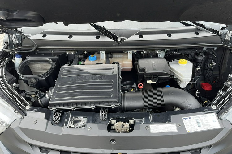 Iveco Daily 70C18 7-osobowy Doka_Brygadowy Skrzynia_5m + HAK 3.0/180KM Daily 70C18 7-osobowy Doka_Brygadowy Skrzynia_5m + HAK 3.0/180KM zdjęcie 22