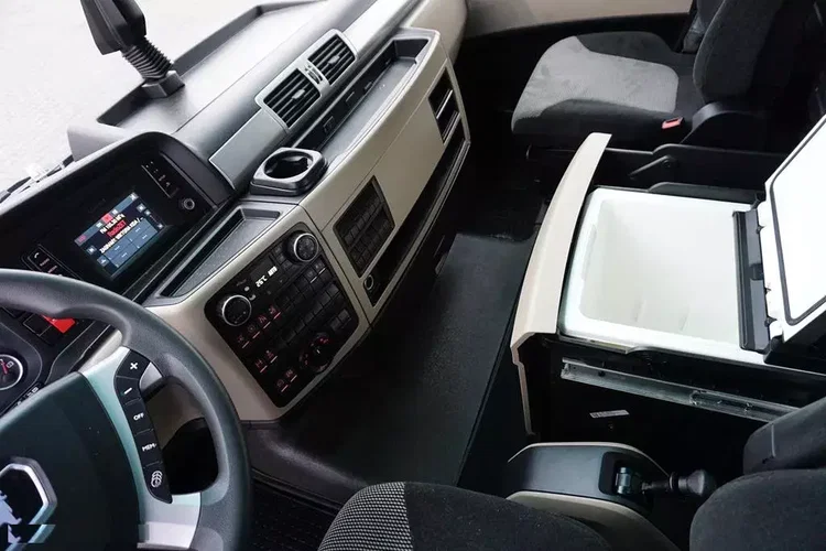 MAN TGX / 18.470 / ACC / EURO 6 / XXL / RETARDER zdjęcie 9