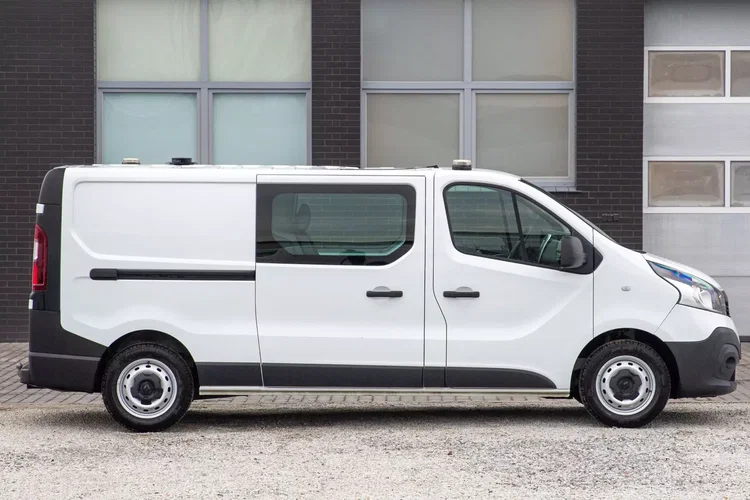 Renault Trafic L2H1 BRYGADOWY 5-OSÓB 125KM zdjęcie 3