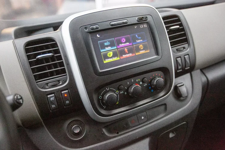 Renault Trafic L2H1 BRYGADOWY 5-OSÓB 125KM zdjęcie 9