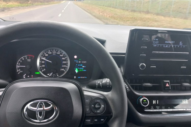 Toyota Corolla E-CVT 1.8Hybryda FV23% 45.4 netto Aktywny Tempomat Climatronik SalonPL zdjęcie 9