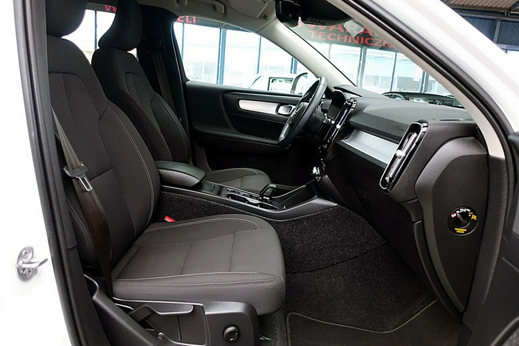 Volvo XC 40 EL.Klapa+NAVI+Kamera+PODGRZ.Kier+Fotele1WŁ KRAJOWY GWAR. Bezwyp F23% 4x2 zdjęcie 9