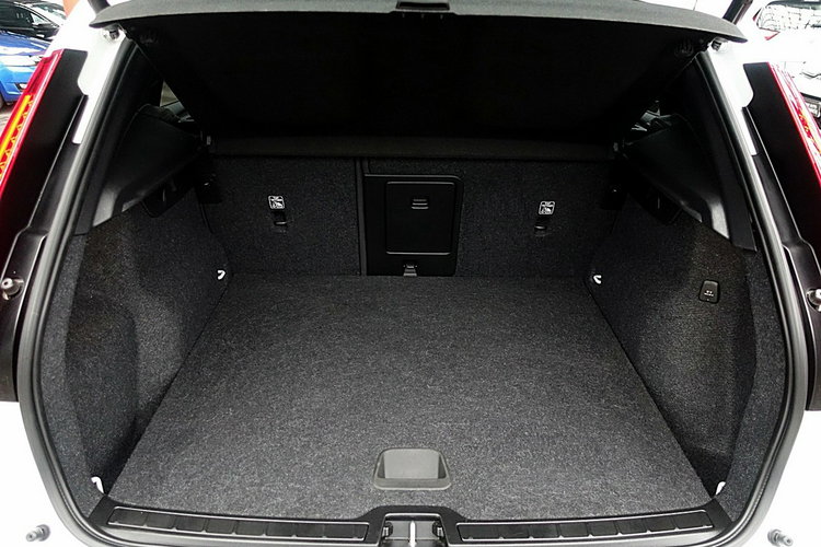 Volvo XC 40 EL.Klapa+NAVI+Kamera+PODGRZ.Kier+Fotele1WŁ KRAJOWY GWAR. Bezwyp F23% 4x2 zdjęcie 12