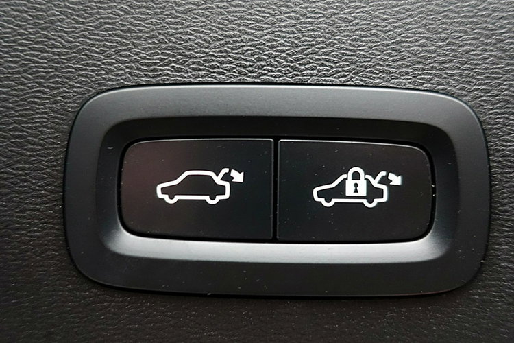 Volvo XC 40 EL.Klapa+NAVI+Kamera+PODGRZ.Kier+Fotele1WŁ KRAJOWY GWAR. Bezwyp F23% 4x2 zdjęcie 13