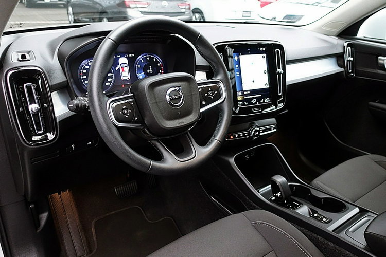 Volvo XC 40 EL.Klapa+NAVI+Kamera+PODGRZ.Kier+Fotele1WŁ KRAJOWY GWAR. Bezwyp F23% 4x2 zdjęcie 14
