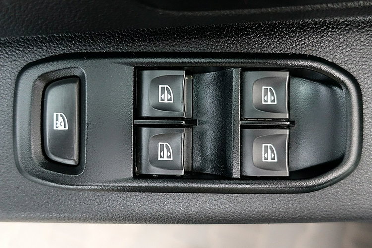 Dacia Duster Led+NAVI+Tempomat+Parktronic BEZWYPADKOWY KRAJOWY 1WŁ F23% 4x2 zdjęcie 14