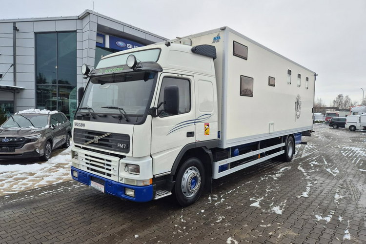 FM7 - DO BYDŁA I KONI Volvo FM 7 / DO PRZEWOZU BYDŁA I KONI / 5 MIEJSC DLA KONI zdjęcie 1