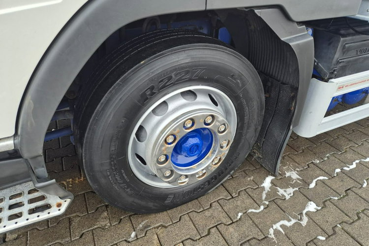 FM7 - DO BYDŁA I KONI Volvo FM 7 / DO PRZEWOZU BYDŁA I KONI / 5 MIEJSC DLA KONI zdjęcie 13