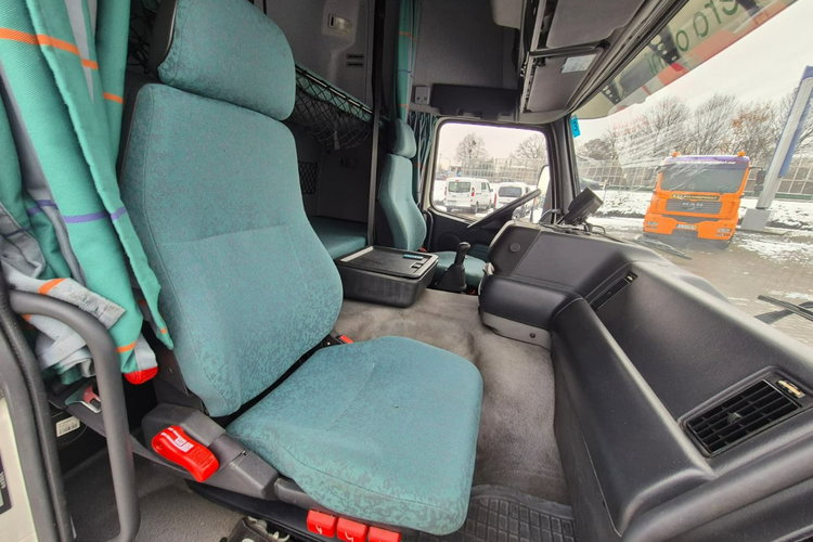 FM7 - DO BYDŁA I KONI Volvo FM 7 / DO PRZEWOZU BYDŁA I KONI / 5 MIEJSC DLA KONI zdjęcie 21