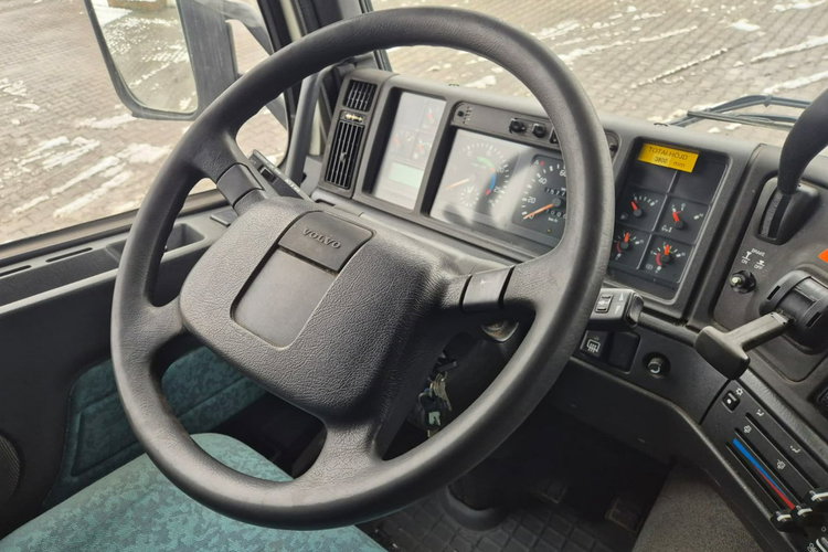 FM7 - DO BYDŁA I KONI Volvo FM 7 / DO PRZEWOZU BYDŁA I KONI / 5 MIEJSC DLA KONI zdjęcie 27