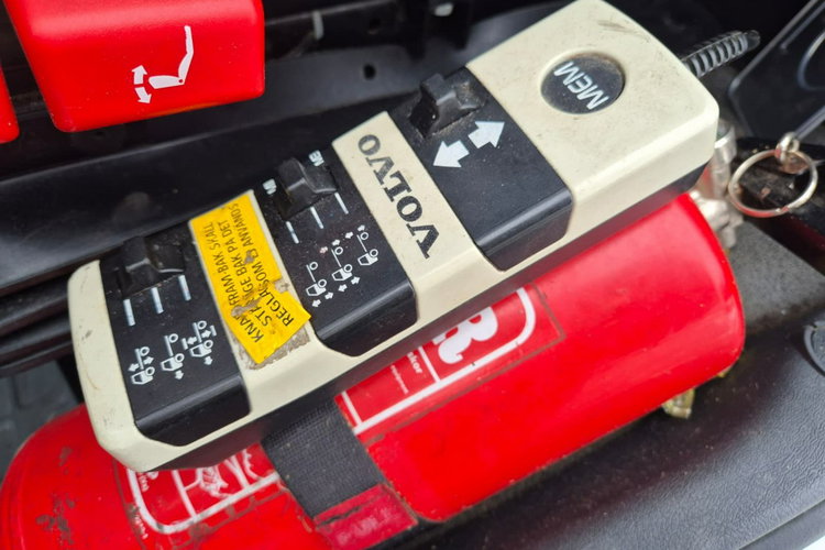 FM7 - DO BYDŁA I KONI Volvo FM 7 / DO PRZEWOZU BYDŁA I KONI / 5 MIEJSC DLA KONI zdjęcie 30