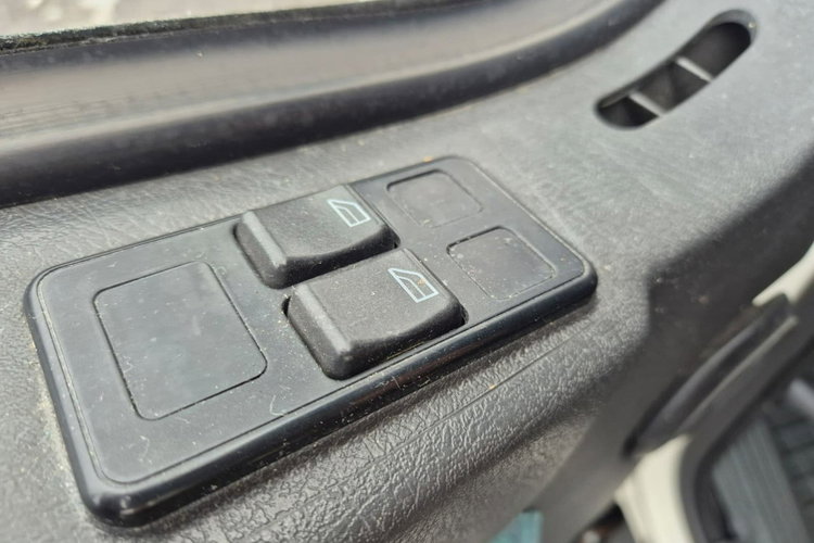 FM7 - DO BYDŁA I KONI Volvo FM 7 / DO PRZEWOZU BYDŁA I KONI / 5 MIEJSC DLA KONI zdjęcie 32