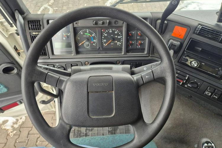 FM7 - DO BYDŁA I KONI Volvo FM 7 / DO PRZEWOZU BYDŁA I KONI / 5 MIEJSC DLA KONI zdjęcie 33
