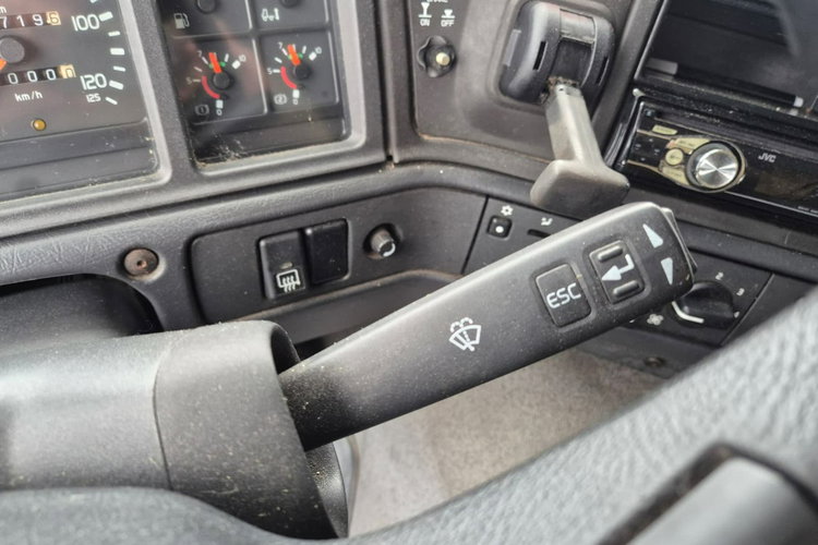 FM7 - DO BYDŁA I KONI Volvo FM 7 / DO PRZEWOZU BYDŁA I KONI / 5 MIEJSC DLA KONI zdjęcie 35