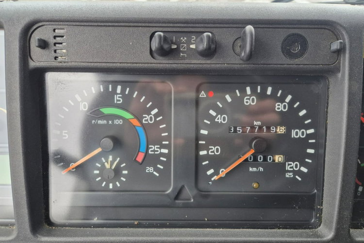 FM7 - DO BYDŁA I KONI Volvo FM 7 / DO PRZEWOZU BYDŁA I KONI / 5 MIEJSC DLA KONI zdjęcie 36