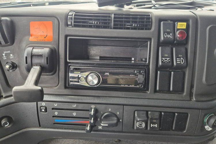 FM7 - DO BYDŁA I KONI Volvo FM 7 / DO PRZEWOZU BYDŁA I KONI / 5 MIEJSC DLA KONI zdjęcie 37