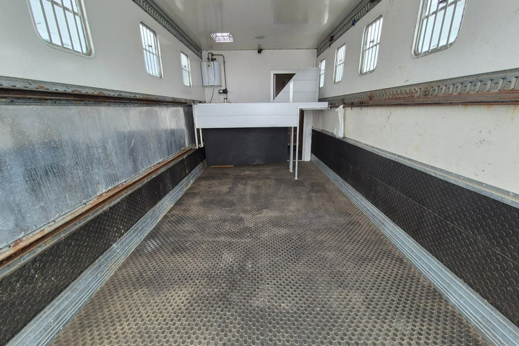 FM7 - DO BYDŁA I KONI Volvo FM 7 / DO PRZEWOZU BYDŁA I KONI / 5 MIEJSC DLA KONI zdjęcie 44