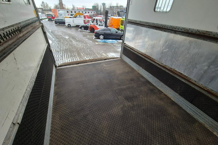 FM7 - DO BYDŁA I KONI Volvo FM 7 / DO PRZEWOZU BYDŁA I KONI / 5 MIEJSC DLA KONI zdjęcie 47