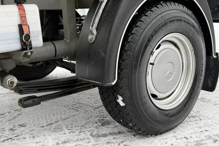 Mercedes MB 100 zdjęcie 11