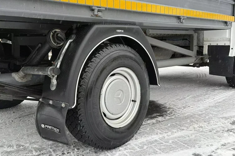 Mercedes MB 100 zdjęcie 13