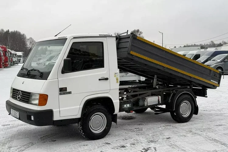 Mercedes MB 100 zdjęcie 2