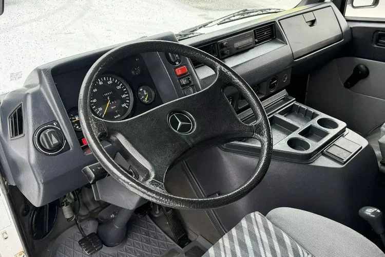 Mercedes MB 100 zdjęcie 22