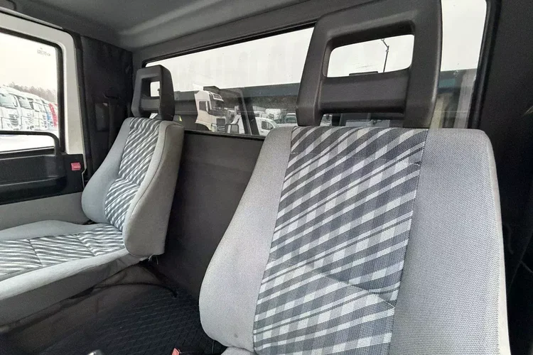 Mercedes MB 100 zdjęcie 26