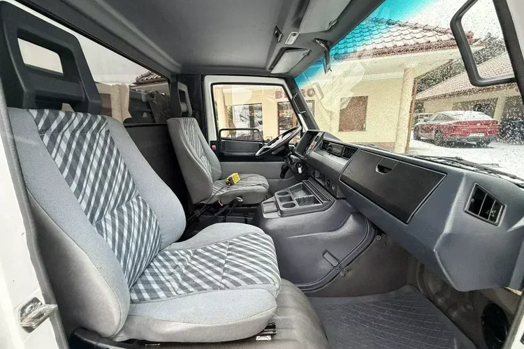 Mercedes MB 100 zdjęcie 27