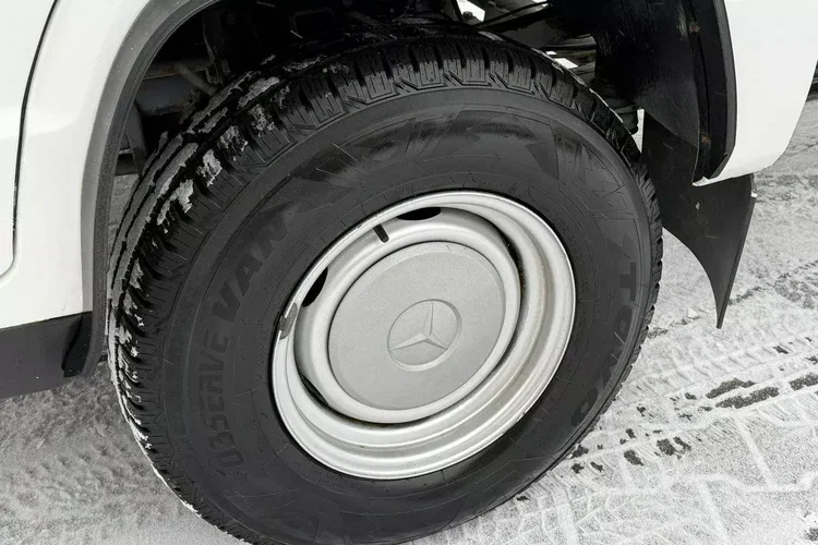 Mercedes MB 100 zdjęcie 3