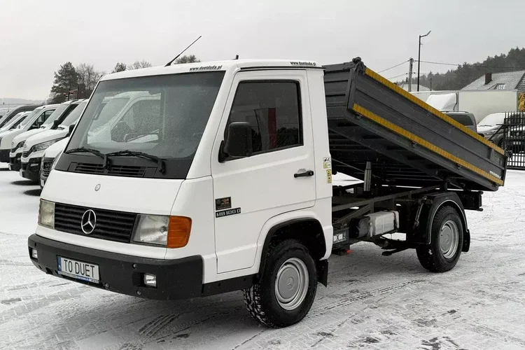 Mercedes MB 100 zdjęcie 8