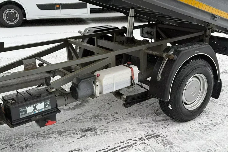 Mercedes MB 100 zdjęcie 9