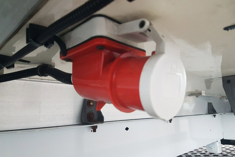 Renault Master 8EP CHŁODNIA MROŹNIA 4.22x2.10x2.01 IZOTERMA AGREGAT THERMO KING zdjęcie 6